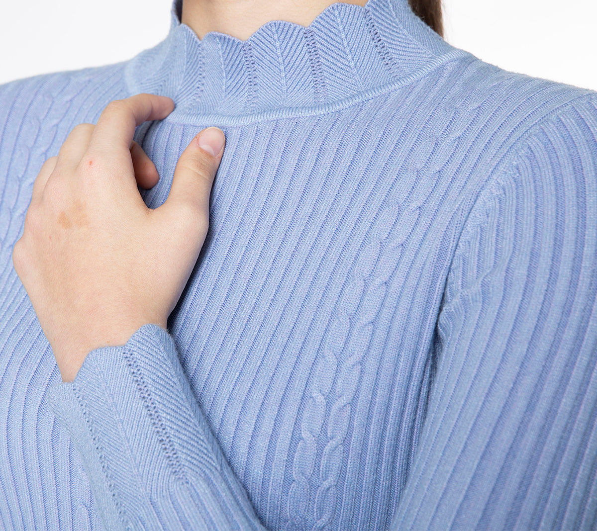 Suéter cerrado cuello mock. MOD. DWQ40-040