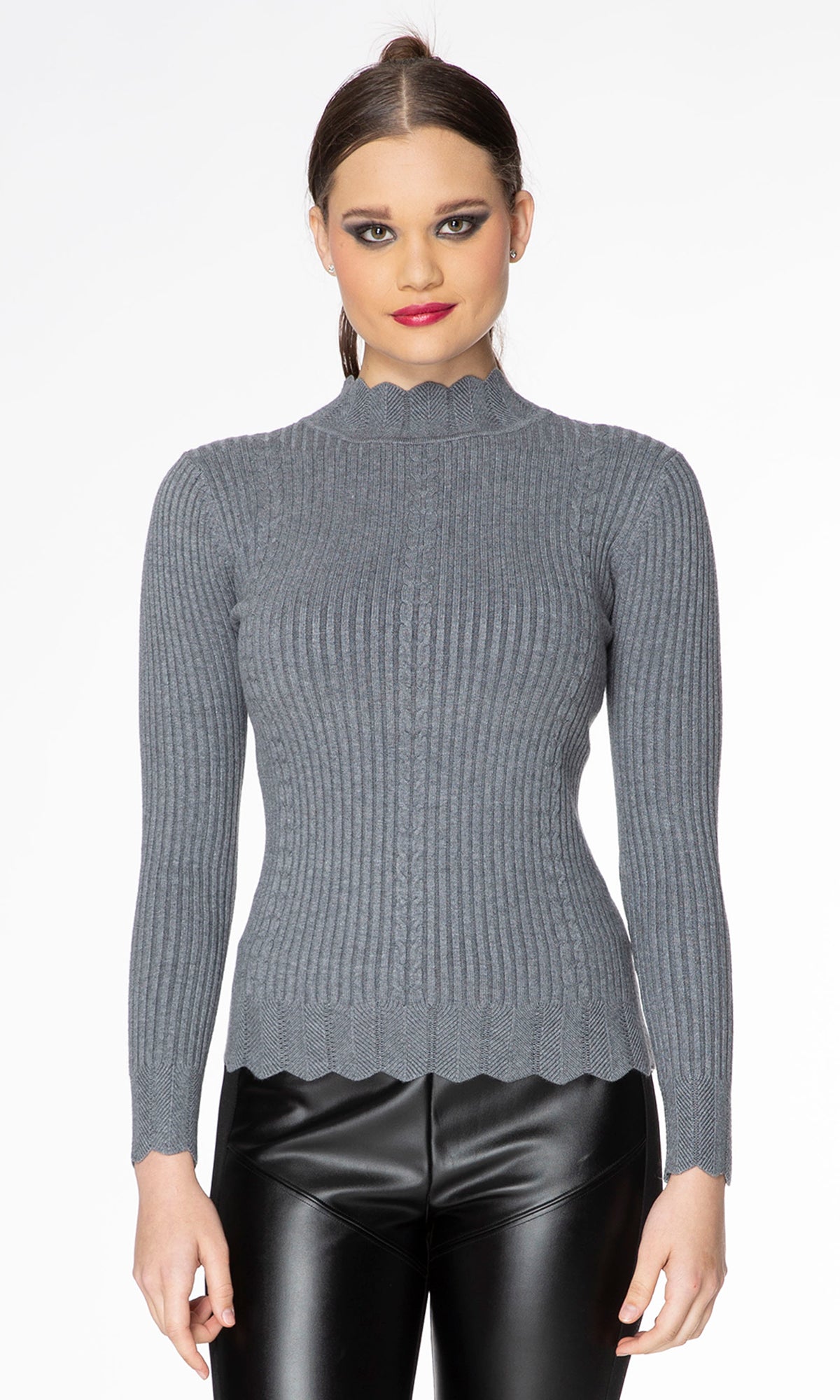 Suéter cerrado cuello mock. MOD. DWQ40-040