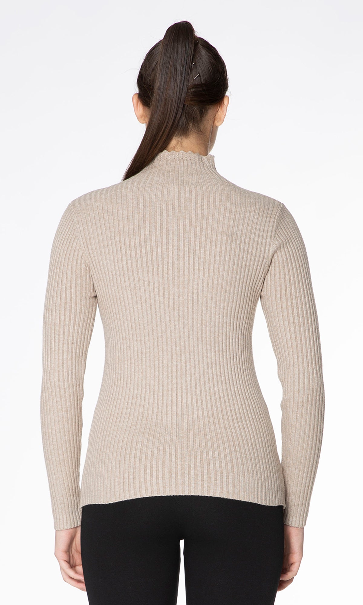 Suéter cerrado cuello mock. MOD. Q40-022