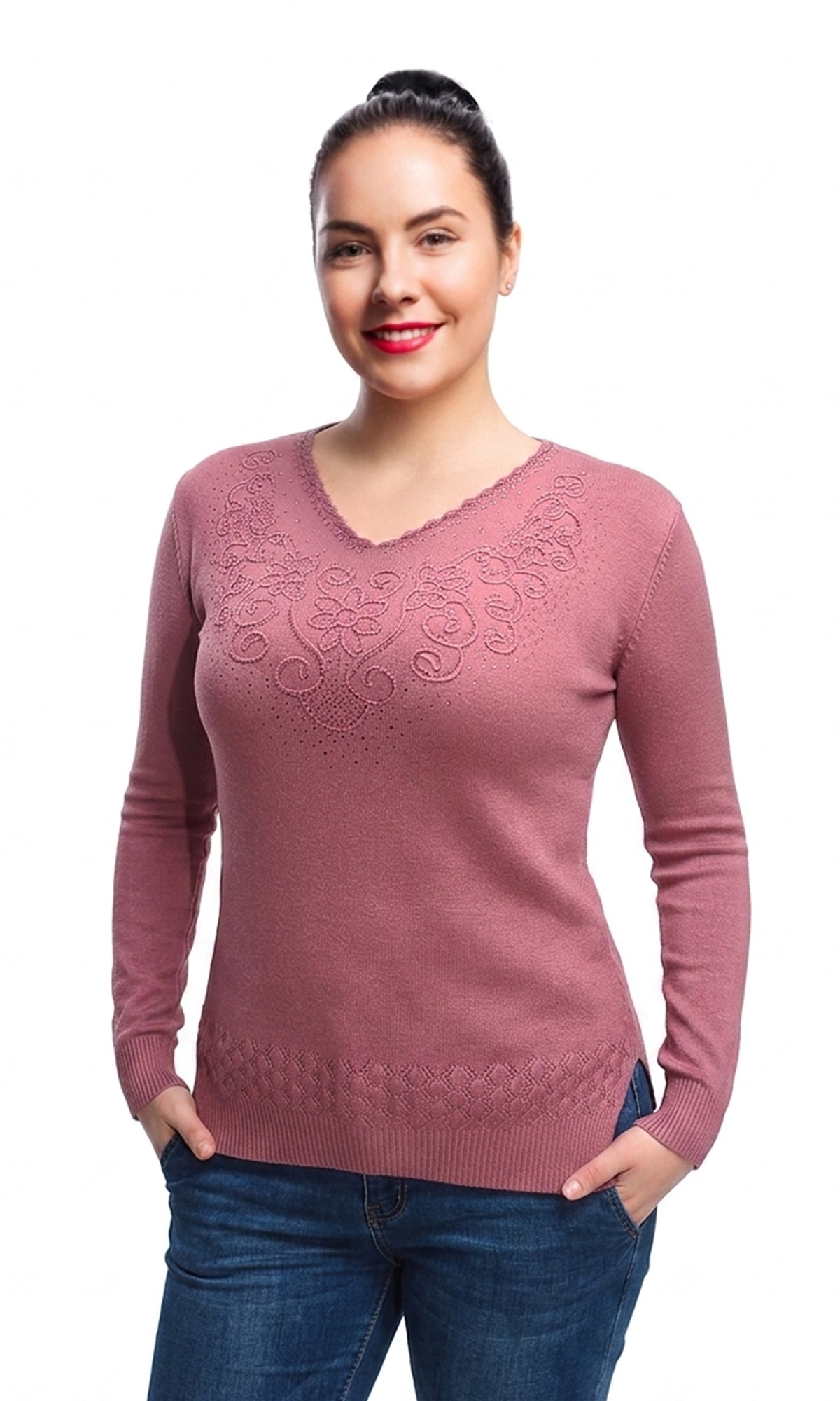 Suéter cerrado con cuello V. MOD. BWQ7C-031.