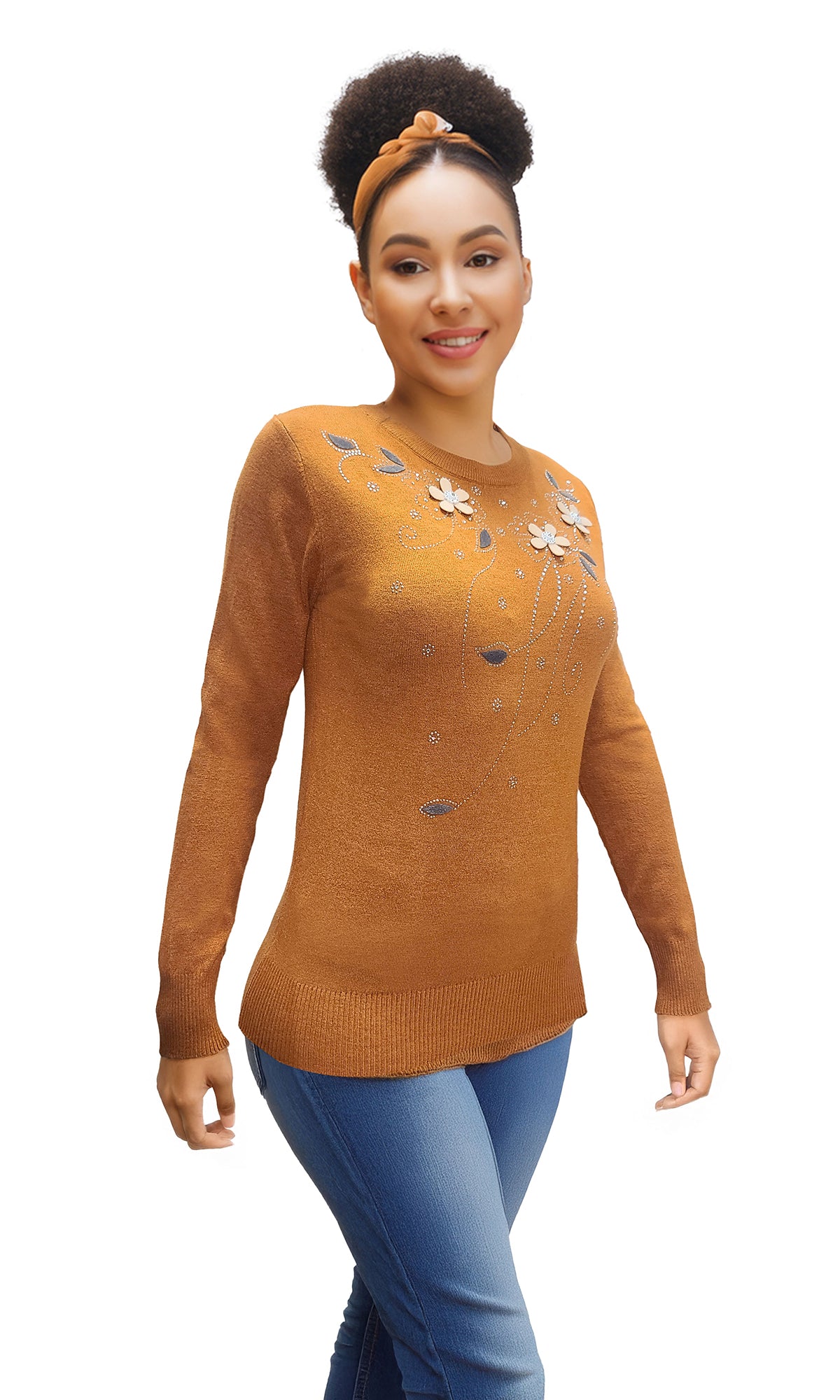 Suéter cerrado con aplicación. MOD. BWQ7-025.