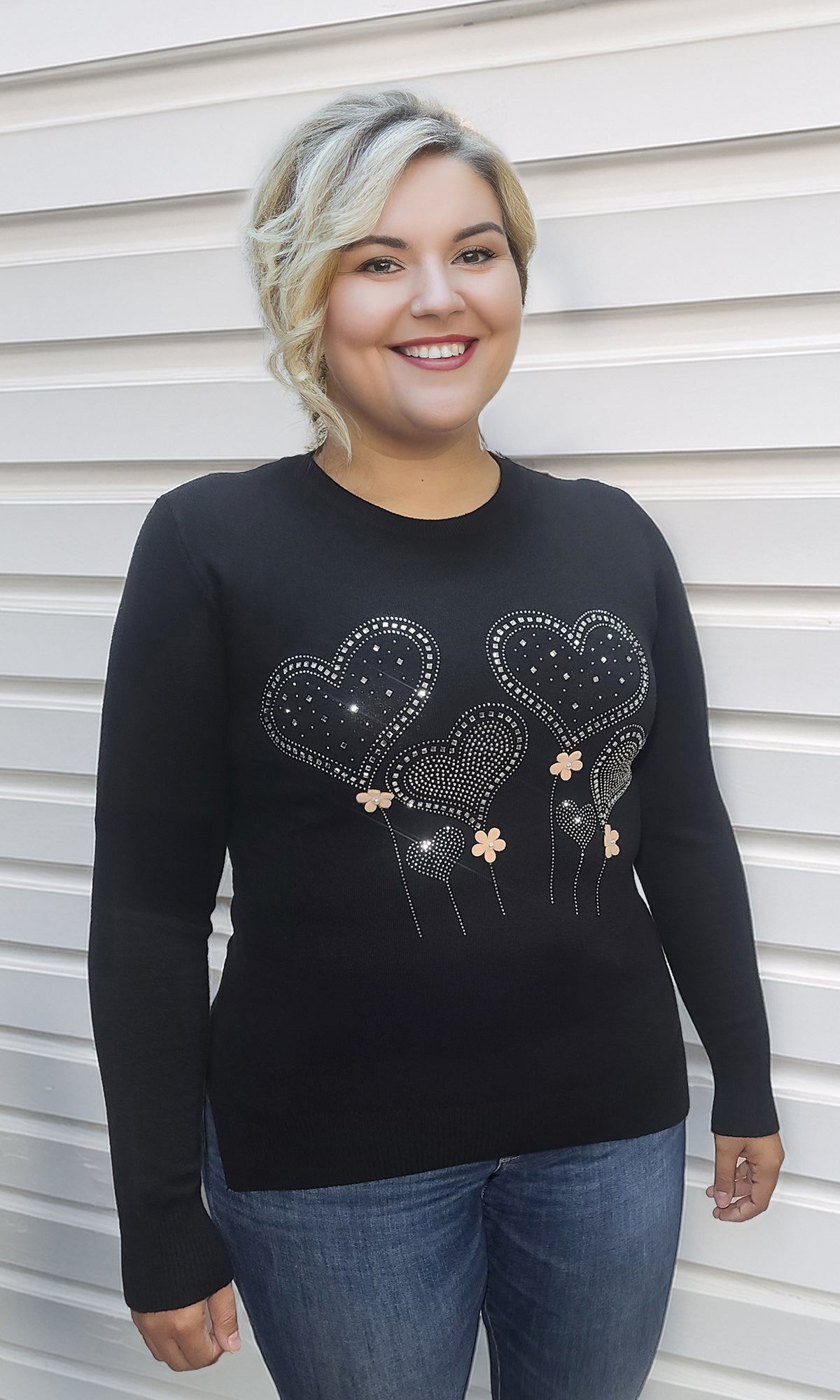 Suéter cerrado con aplicaciones. MOD. BWQ7C-024.