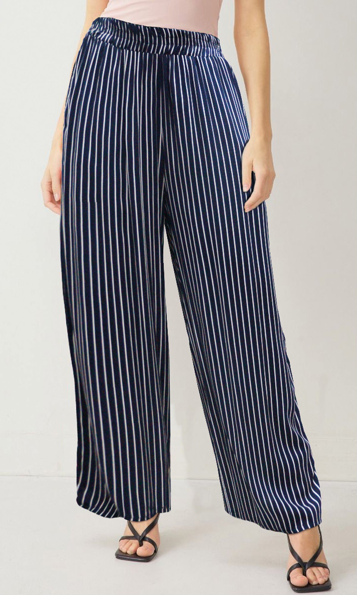 Pantalón con abertura lateral  y bolsas. MOD. PCR-034