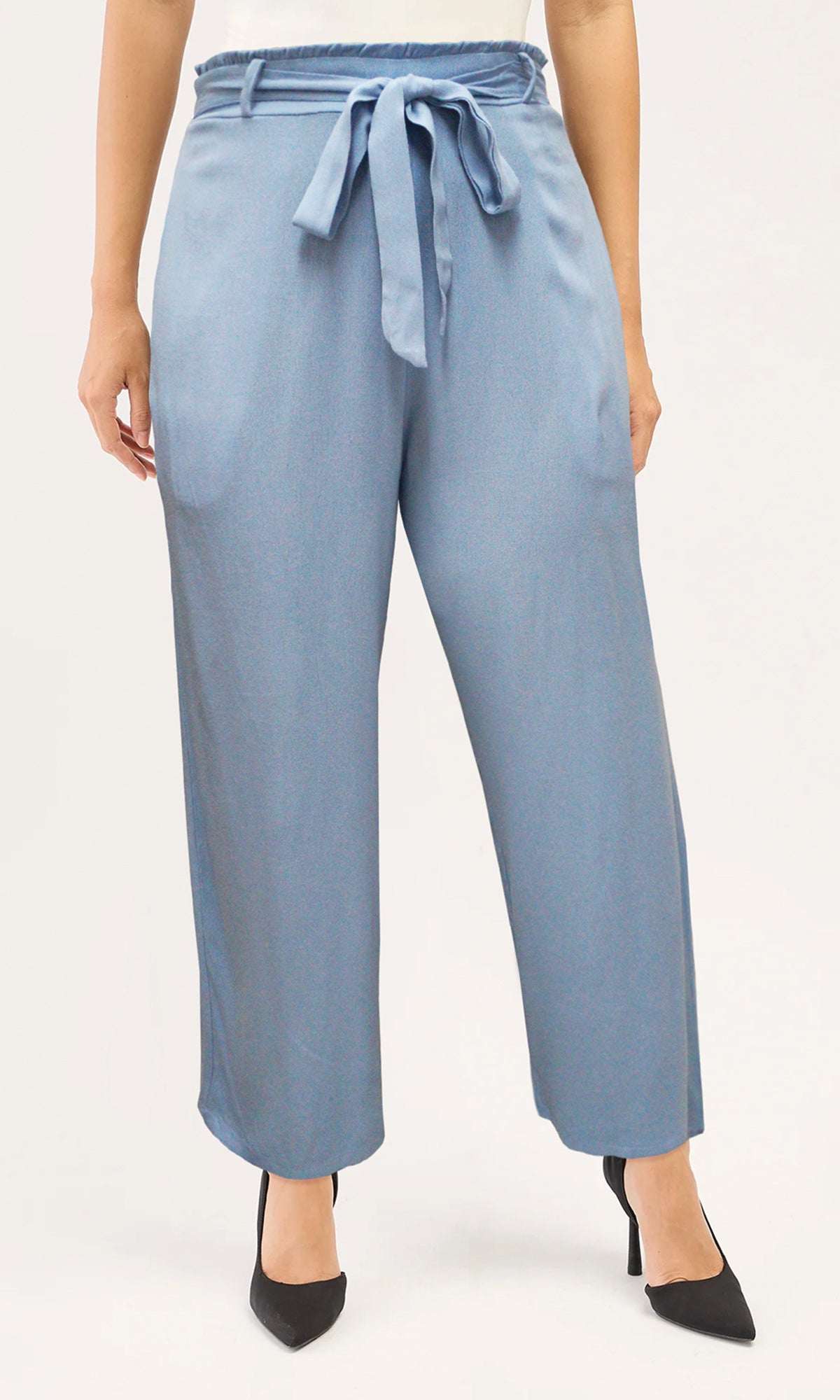 Pantalón con medio cinturón. MOD. PRE-001