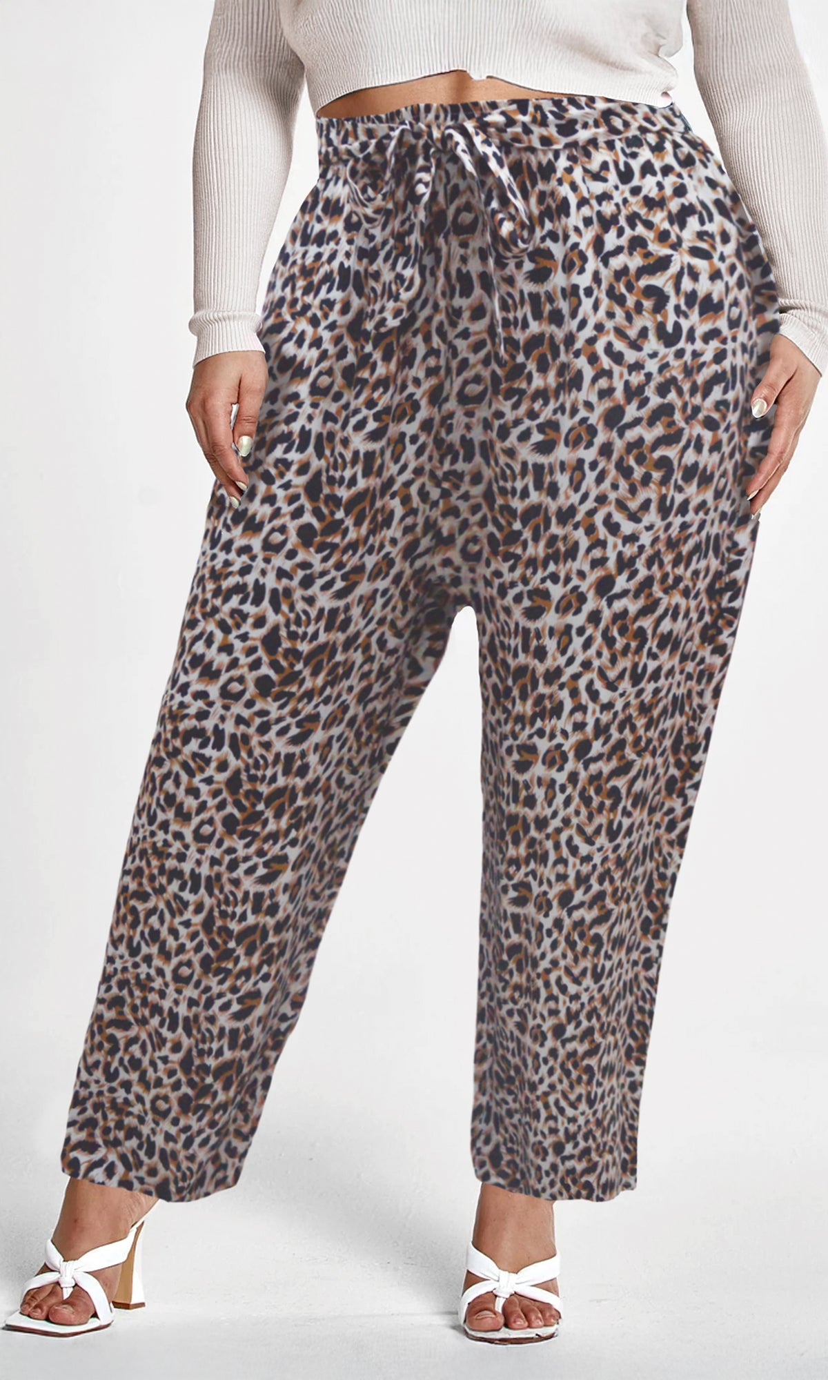 Pantalón con bolsas y medio cinturón. MOD. RRC-016