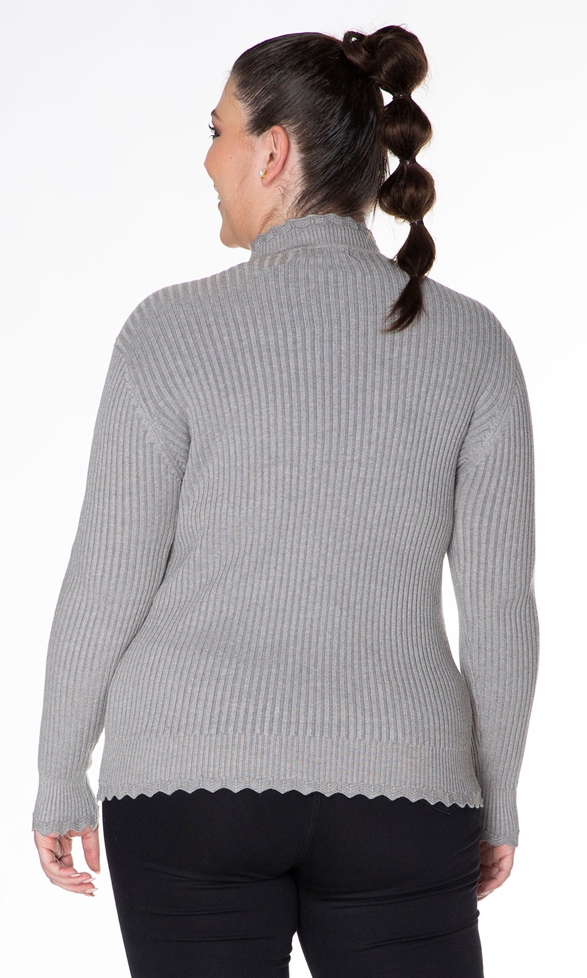 Suéter cerrado cuello mock. MOD. Q40X-002