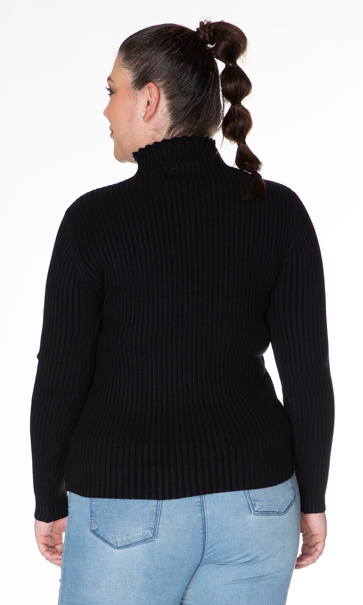 Suéter cerrado cuello mock. MOD. Q40X-003
